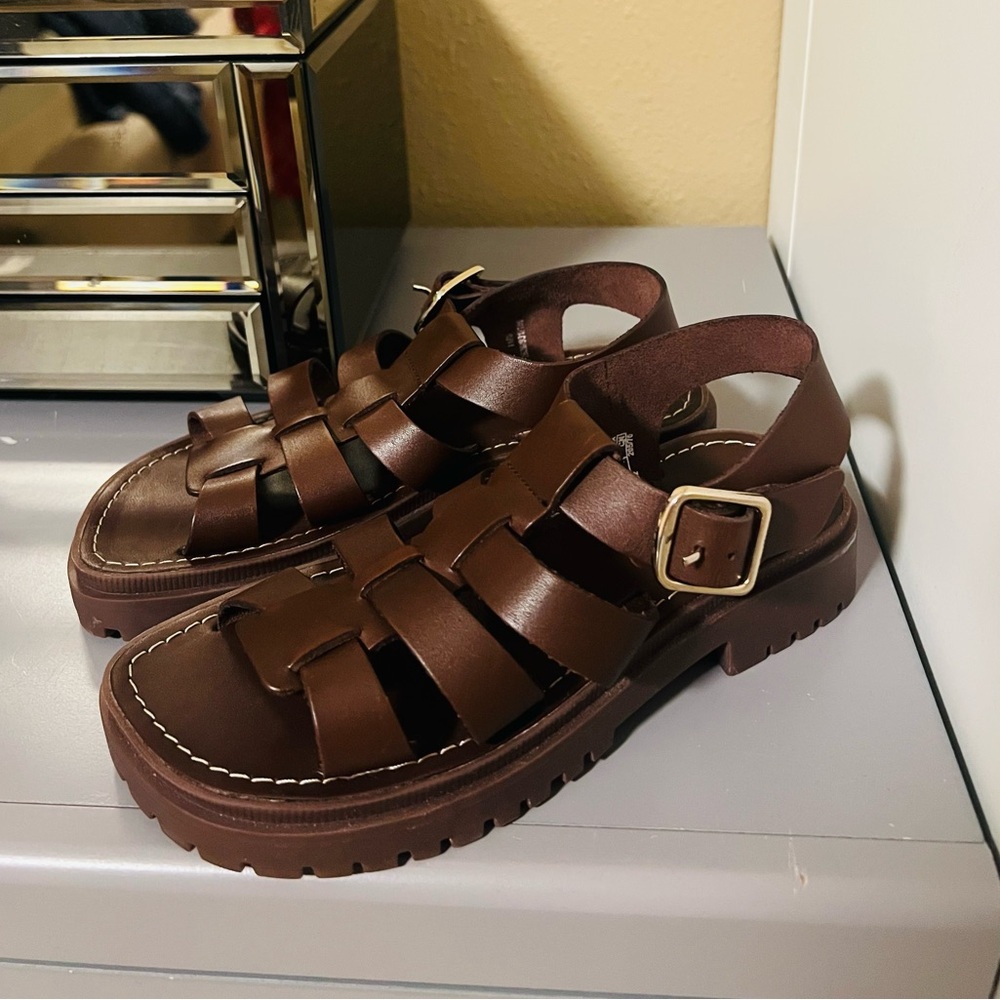 Zara girls sandals
Brand new